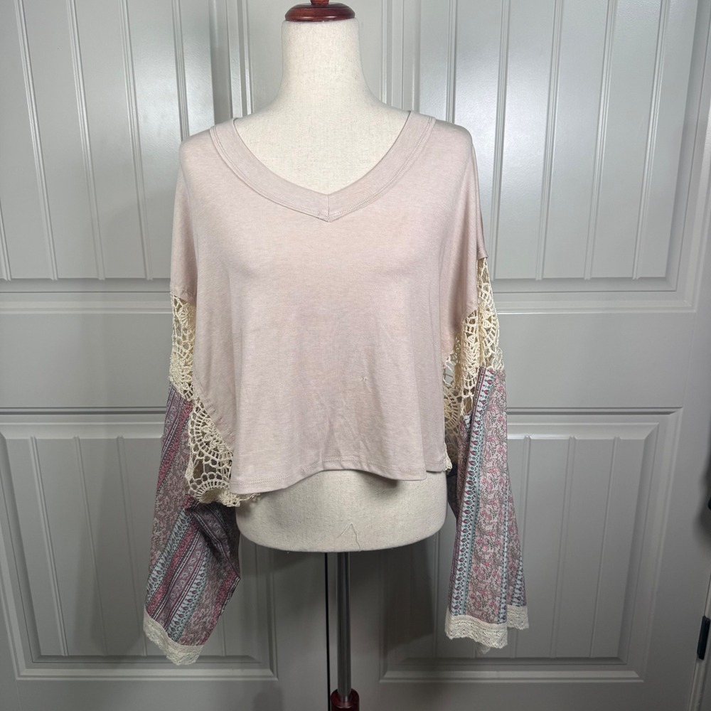 Mello Top M Pink Boho Crochet Lace Floral Bell Sleeve Cropped V-Neck Patchwork